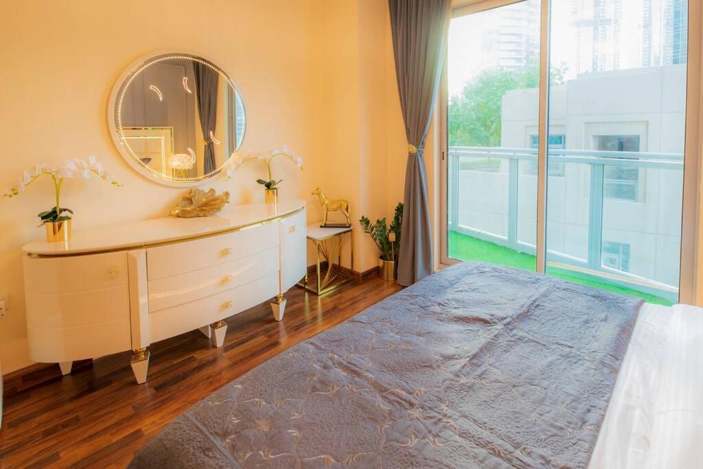 First Class 2br With Full Burj Khalifa And Fountain View شقة