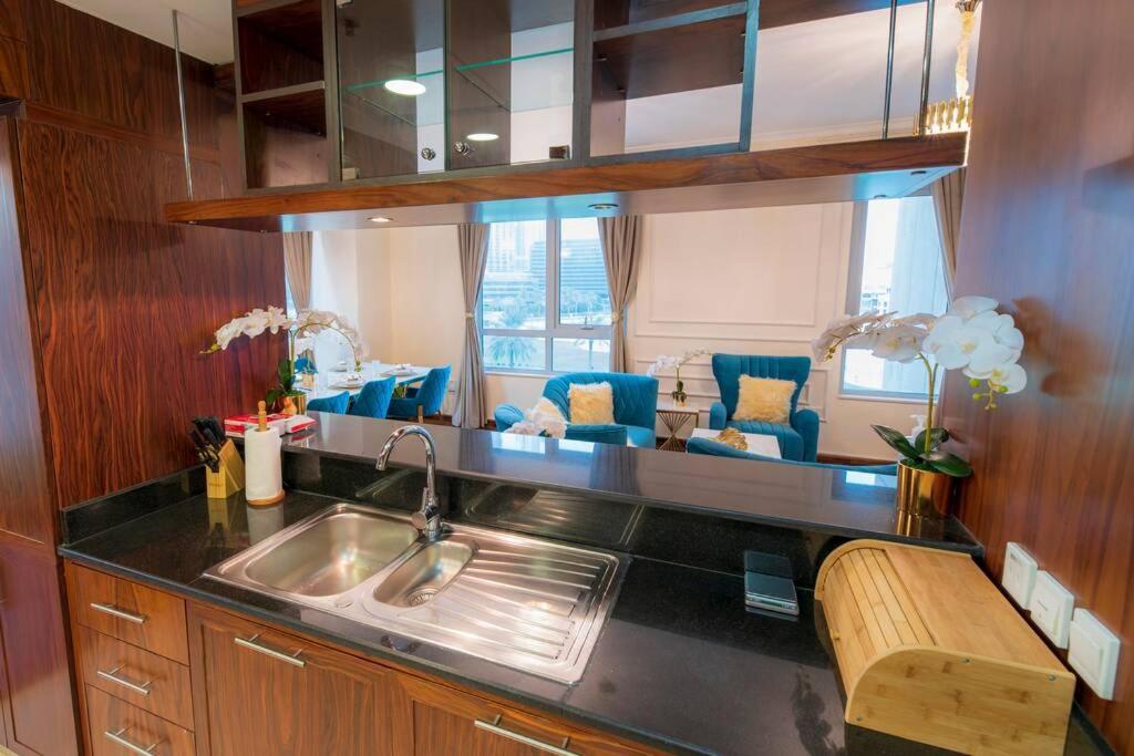 First Class 2br With Full Burj Khalifa And Fountain View شقة دبي
