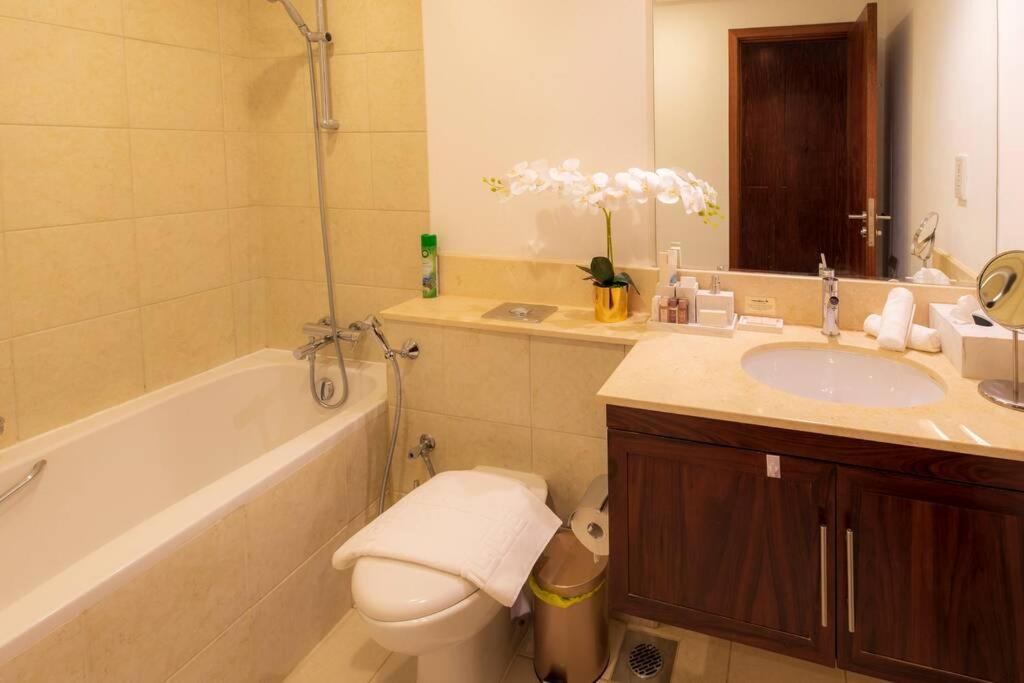 First Class 2br With Full Burj Khalifa And Fountain View Dubai