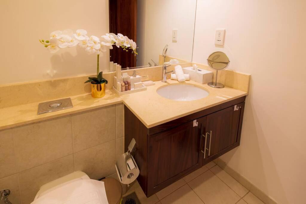 Apartment First Class 2br With Full Burj Khalifa And Fountain View